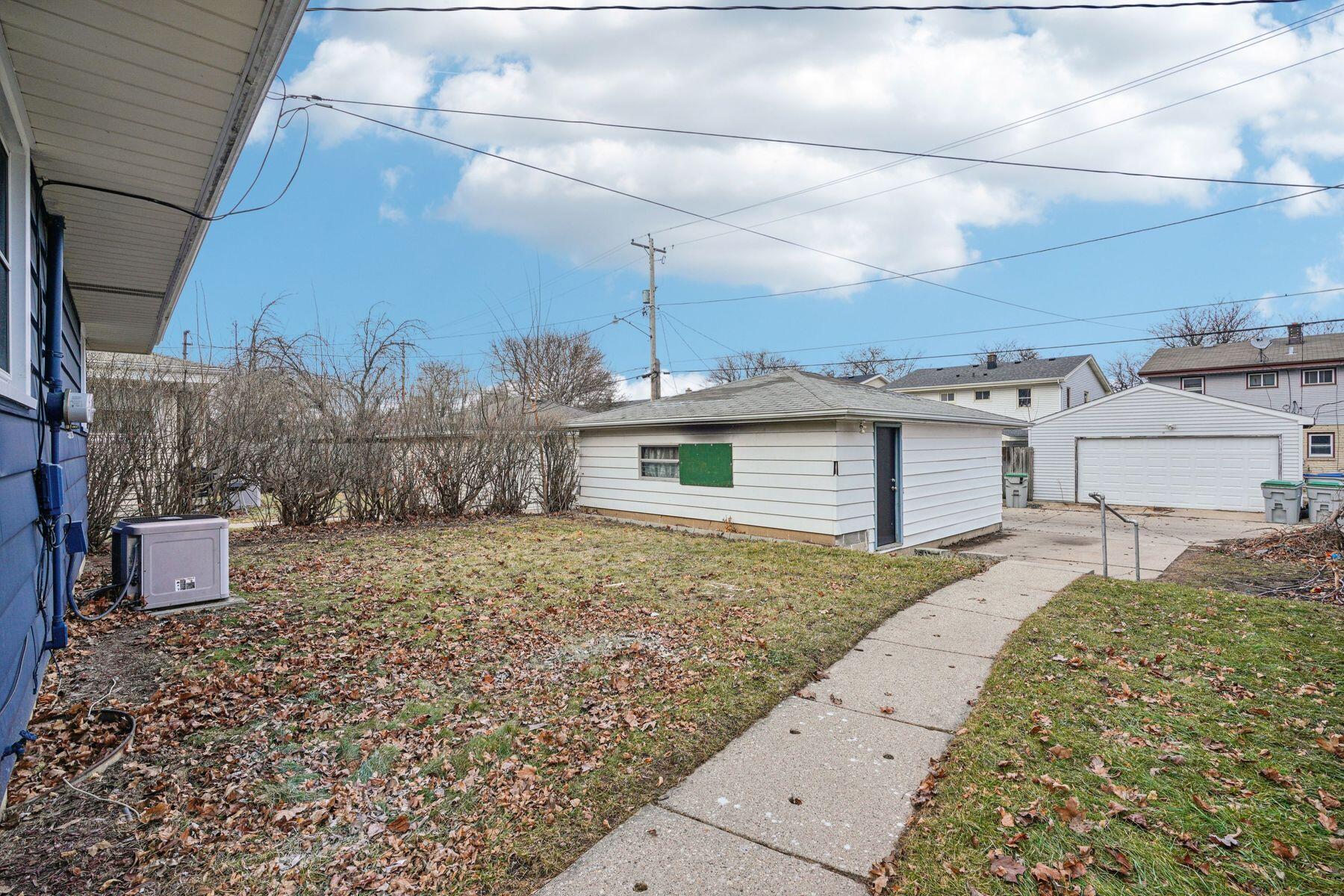 8610 W Potomac Ave