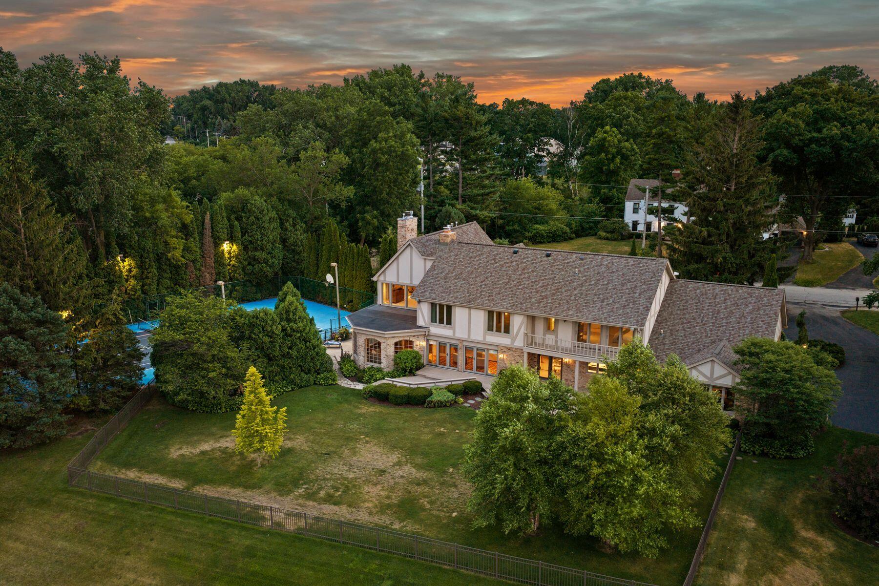 704 Waters Edge Rd
