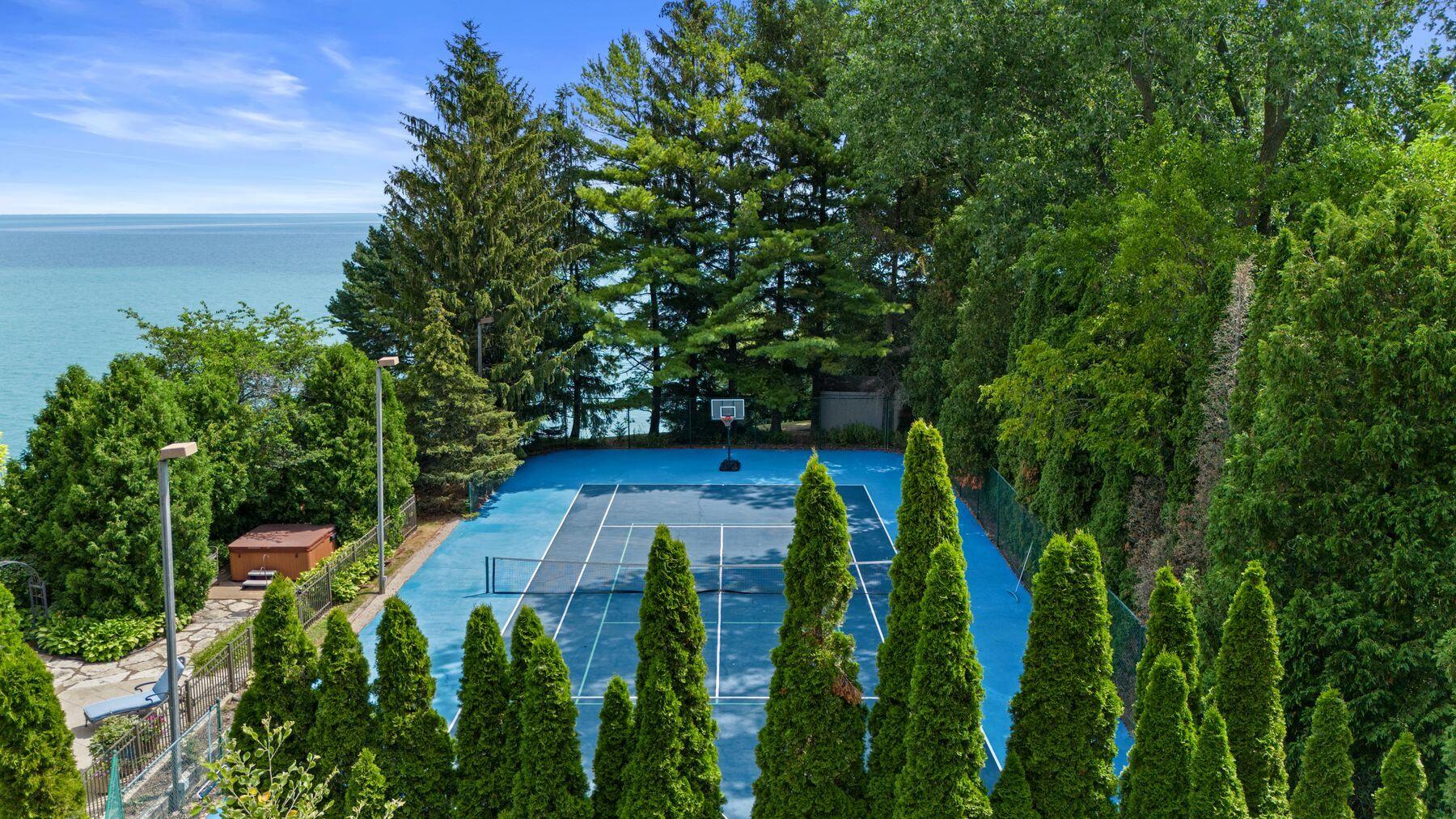 704 Waters Edge Rd