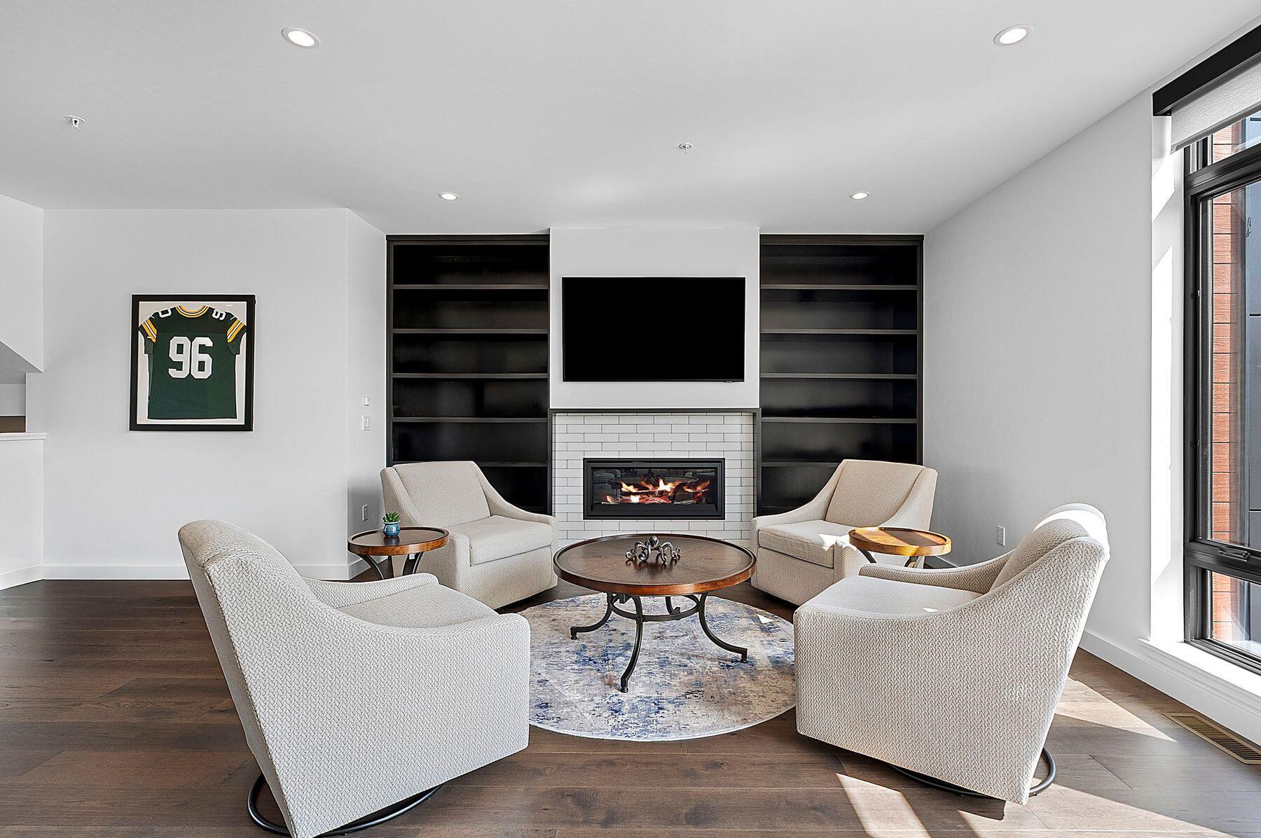 1096 Brookwood Dr