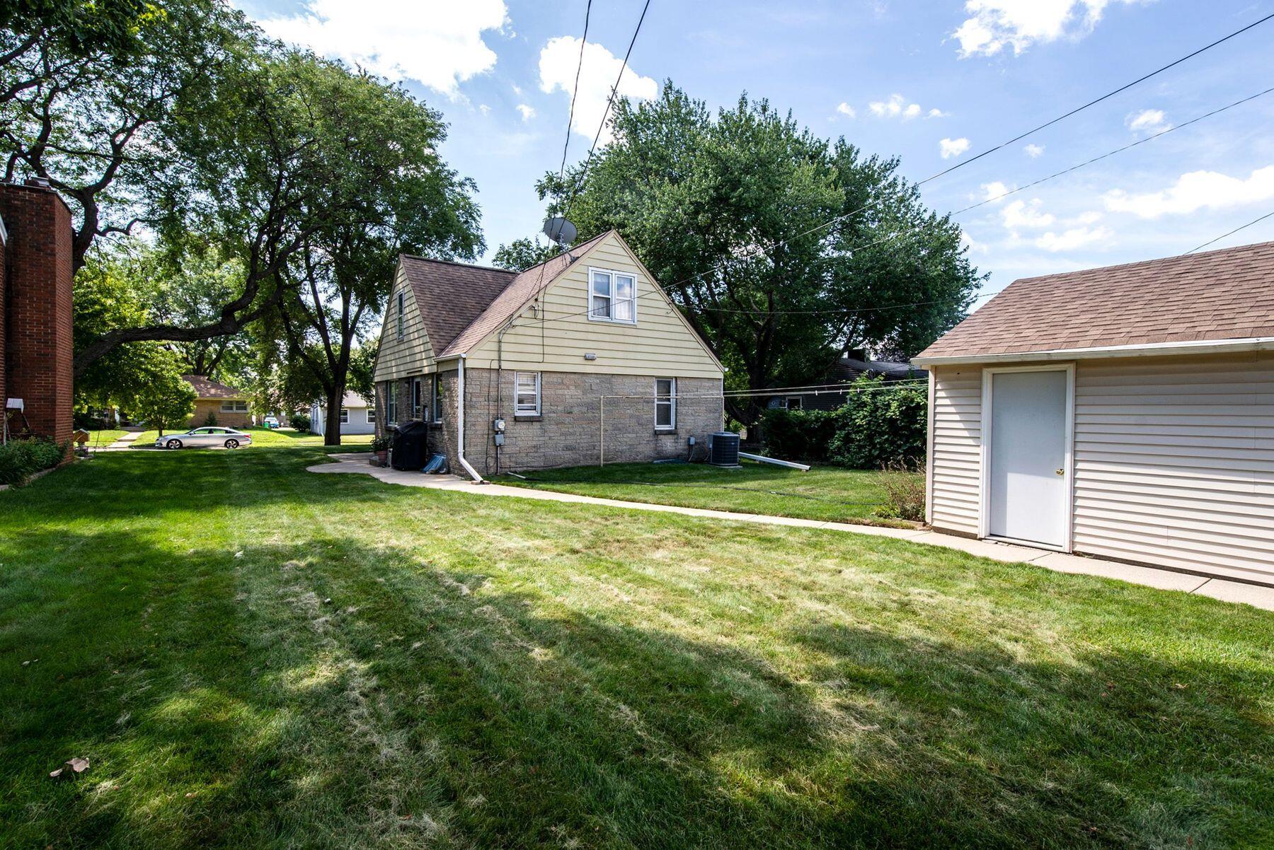 3434 E Bottsford Ave