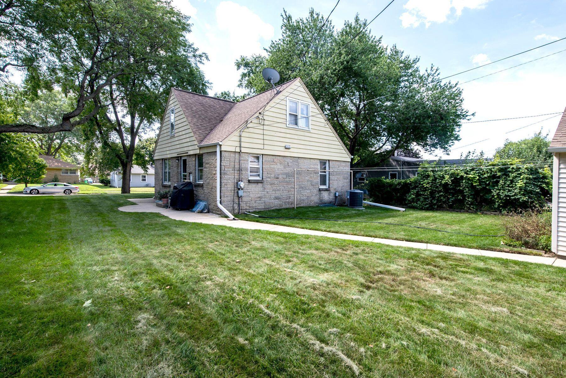 3434 E Bottsford Ave