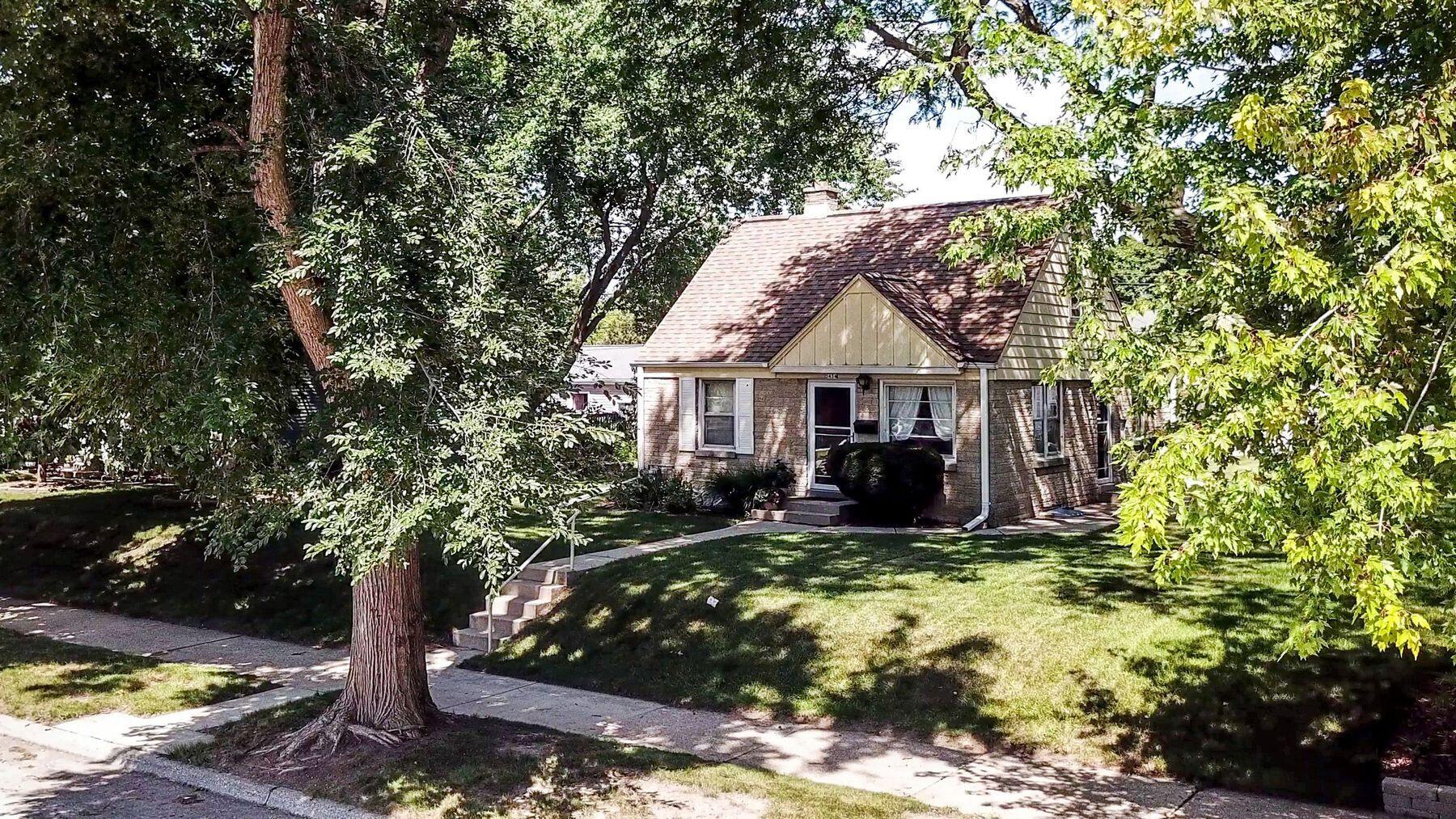 3434 E Bottsford Ave