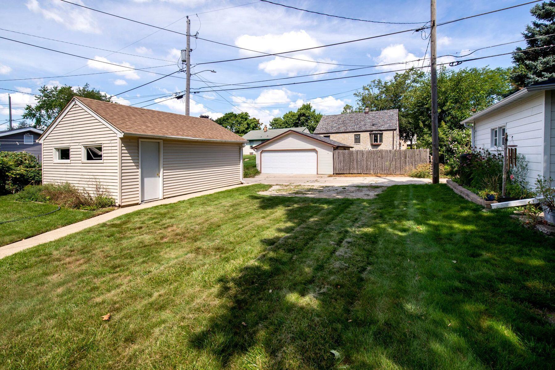 3434 E Bottsford Ave