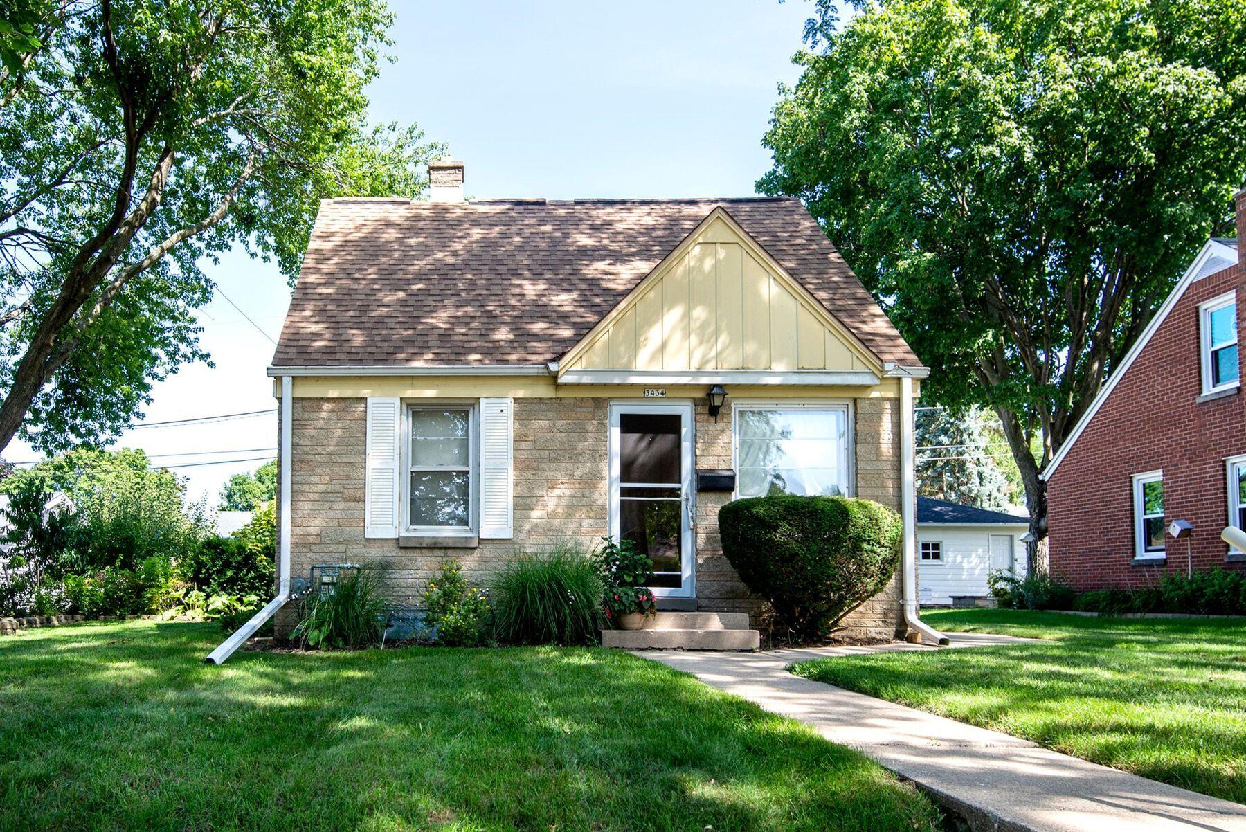 3434 E Bottsford Ave