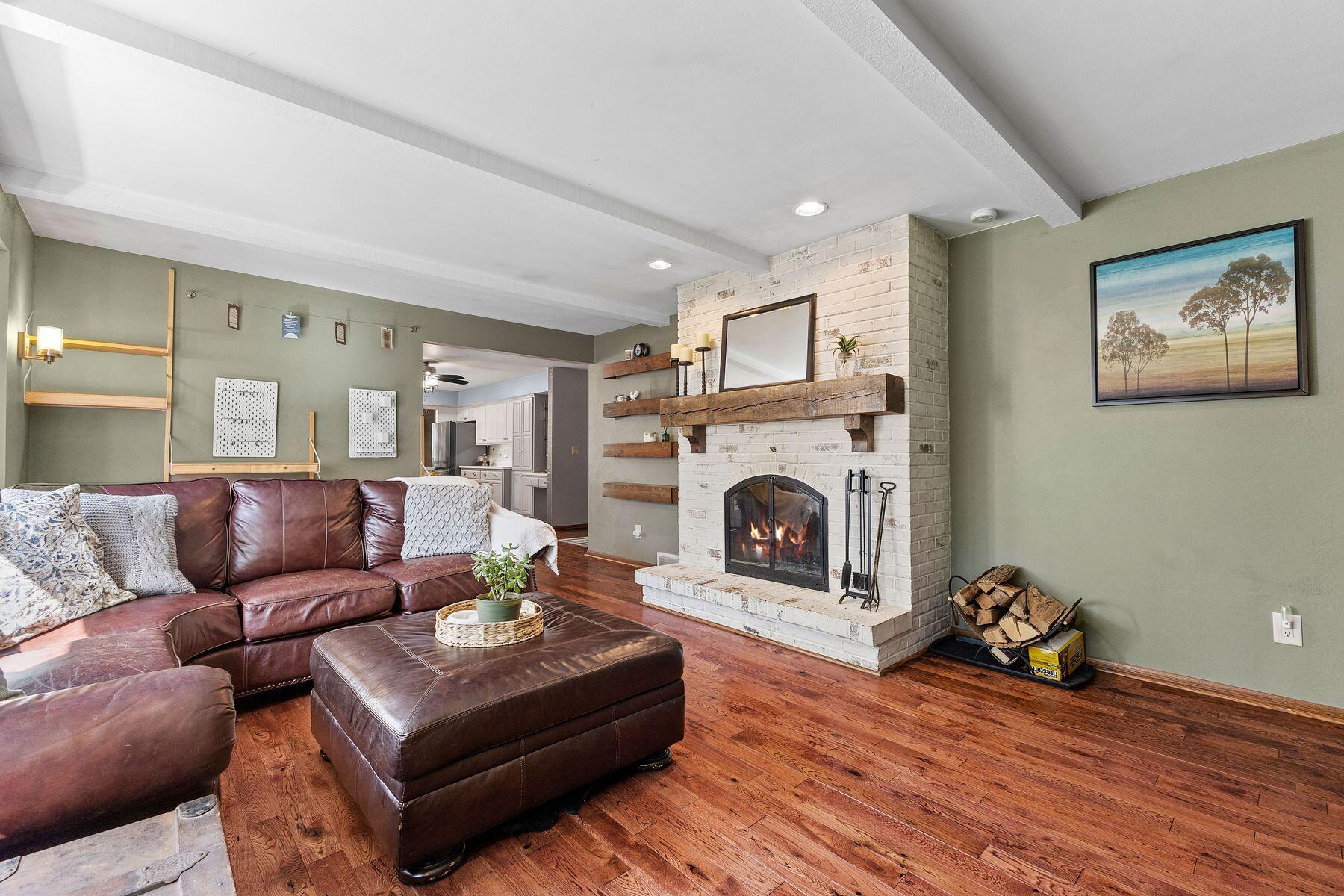 4349 Woodbury Ln