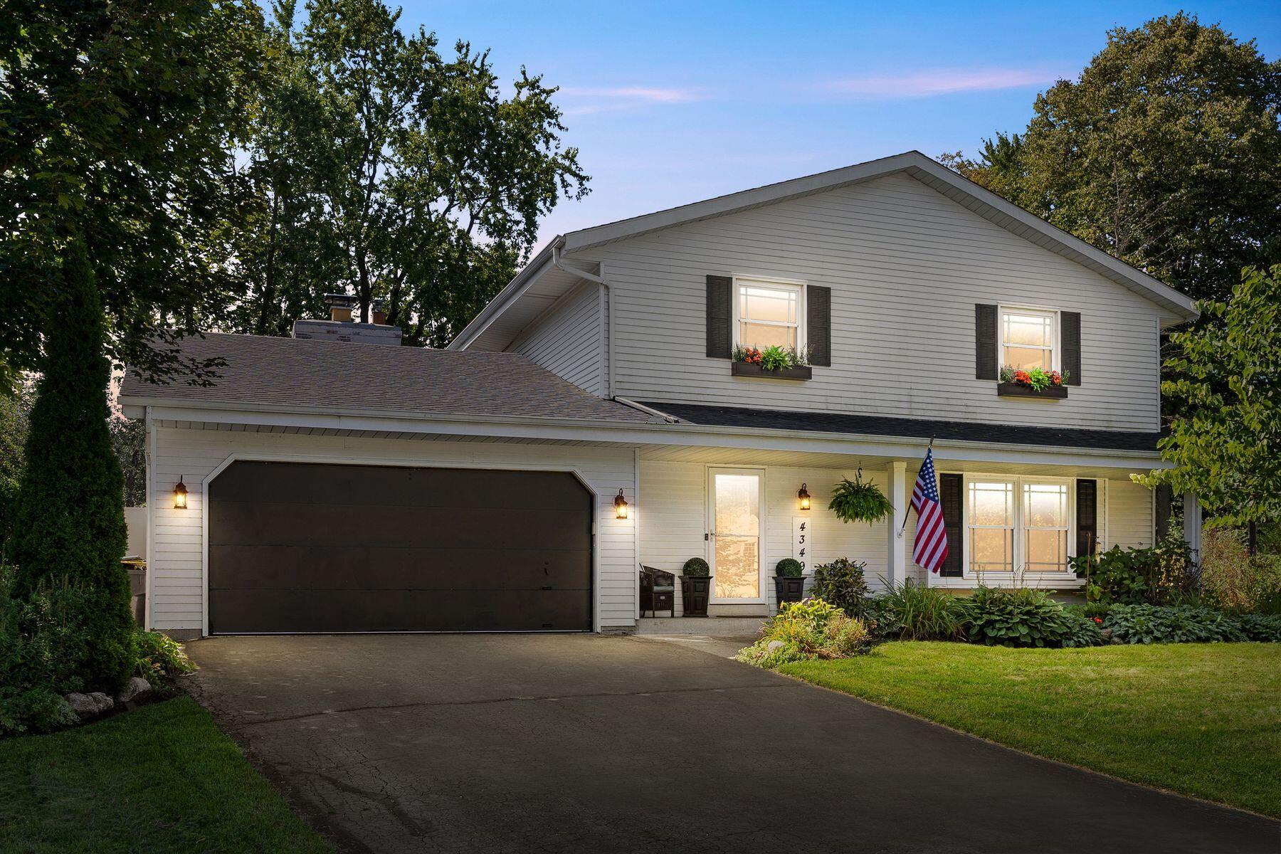 4349 Woodbury Ln