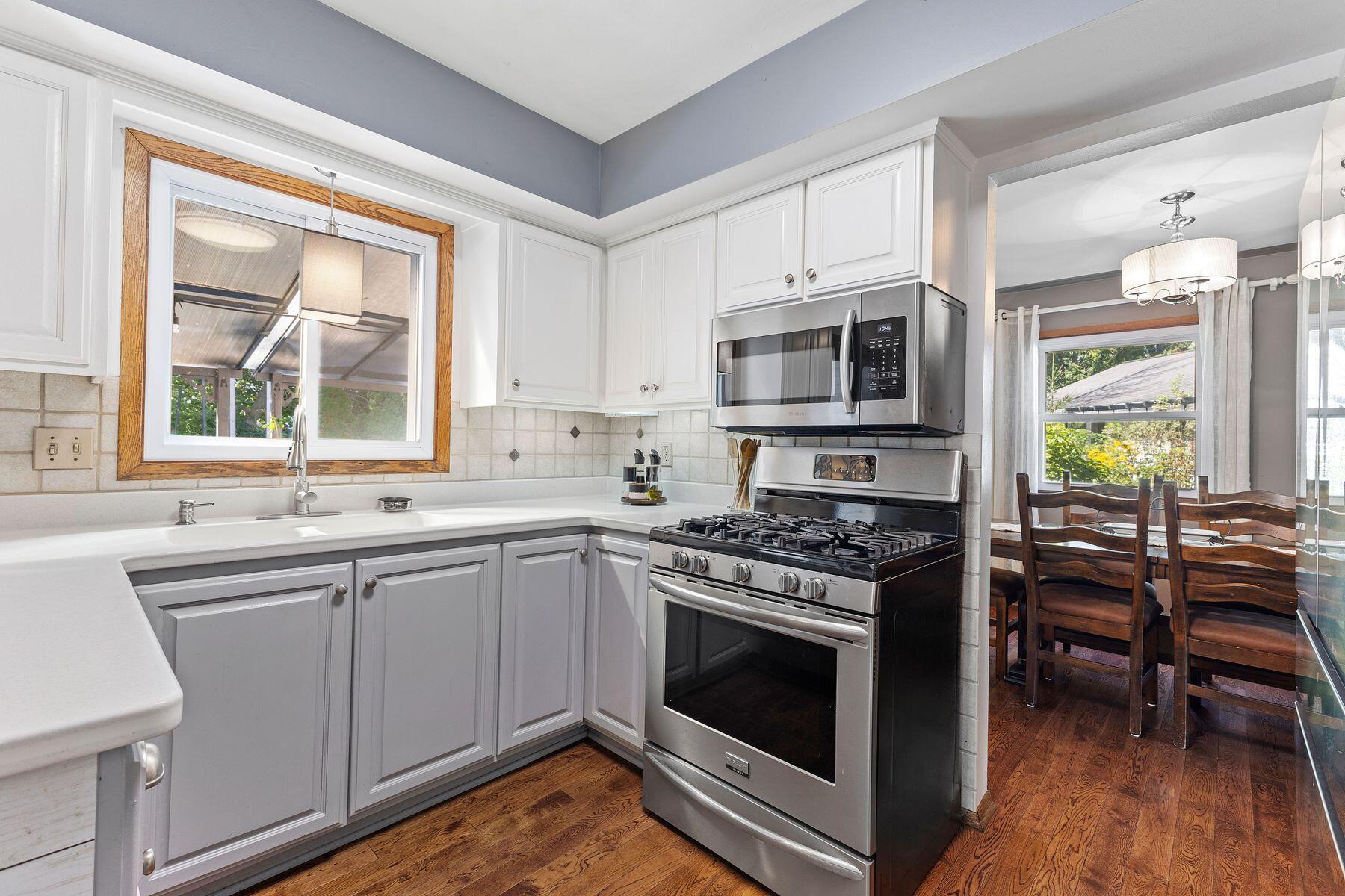 4349 Woodbury Ln