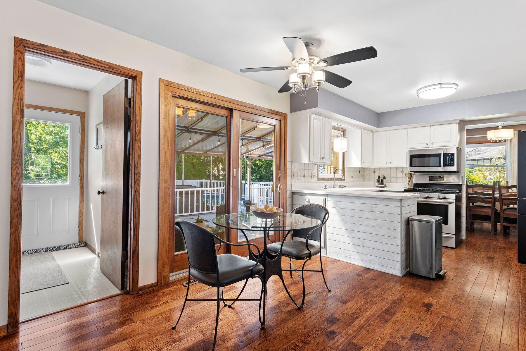 4349 Woodbury Ln