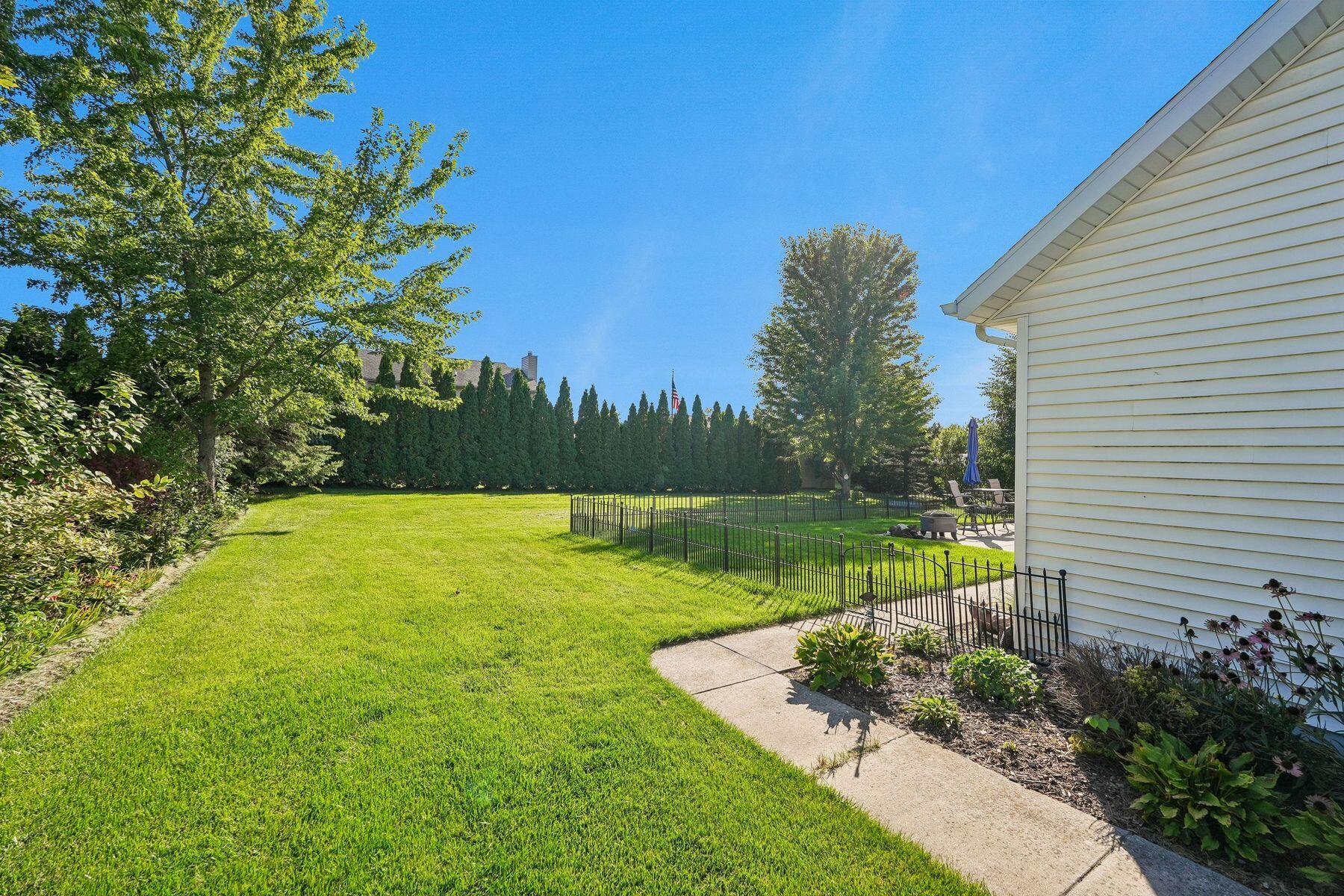 281 Louvain Ln