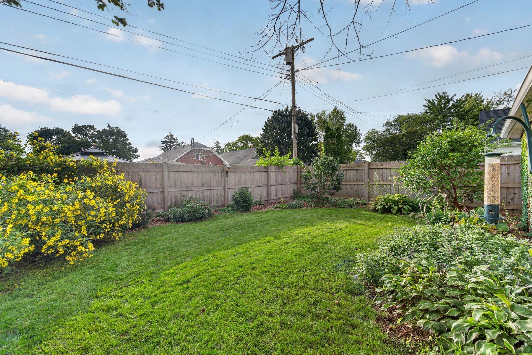 933 Lathrop Ave