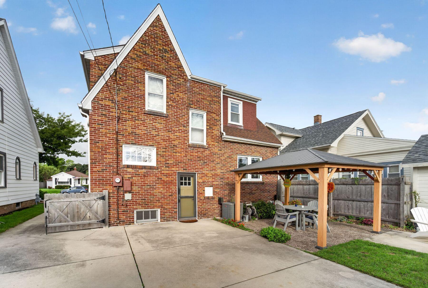 933 Lathrop Ave