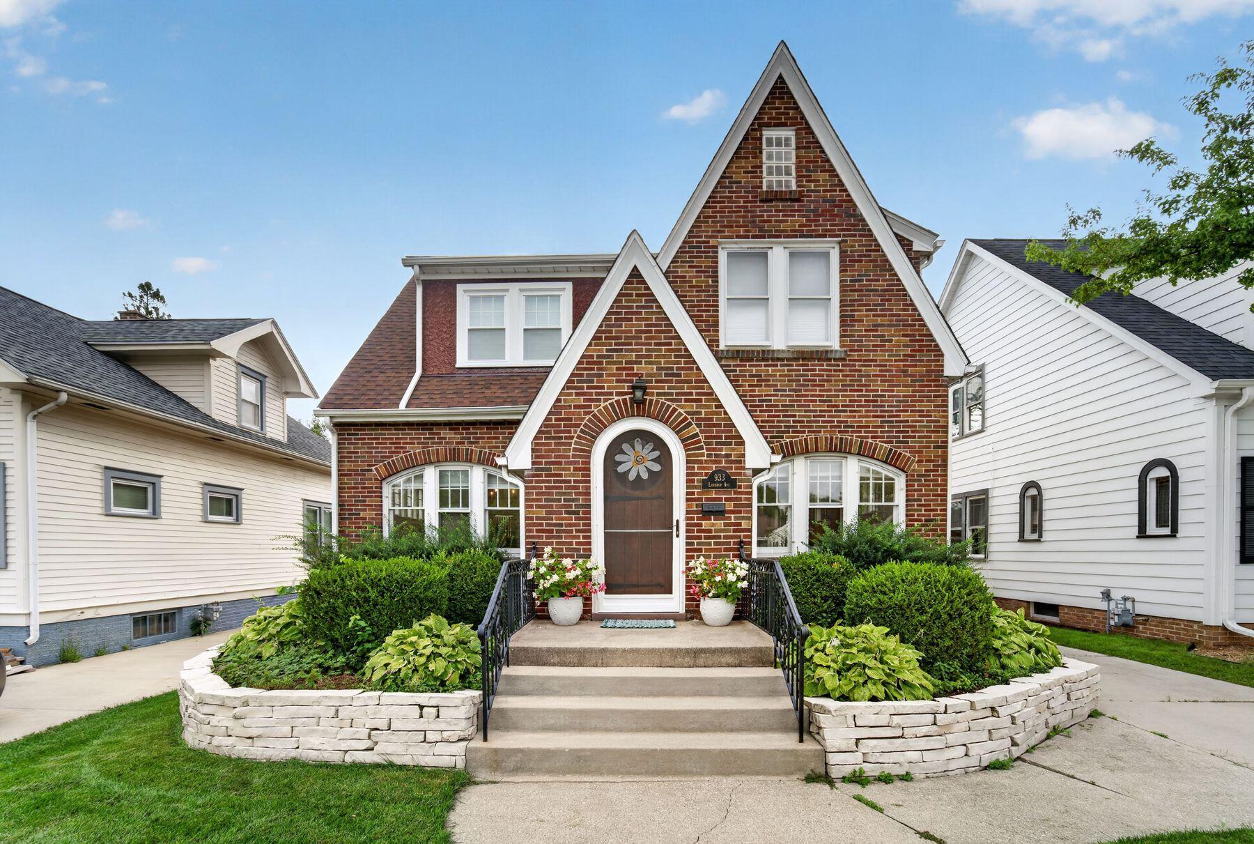 933 Lathrop Ave