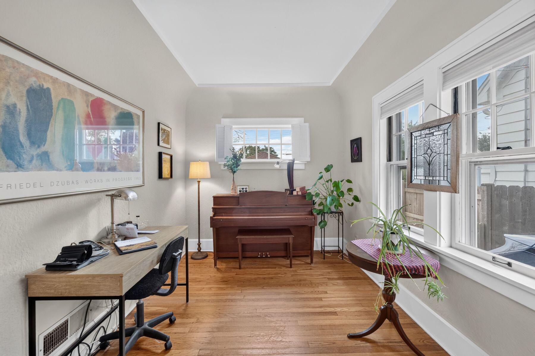 933 Lathrop Ave