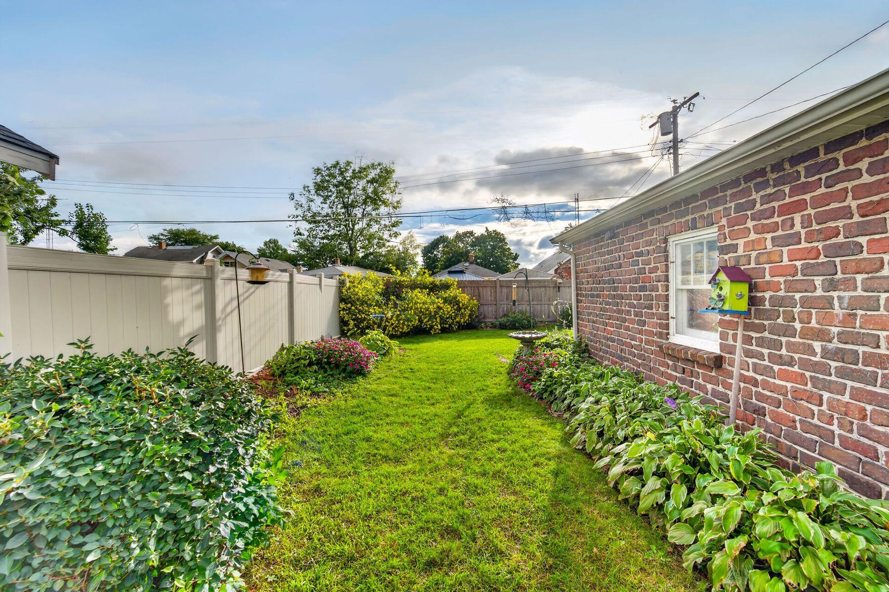 933 Lathrop Ave