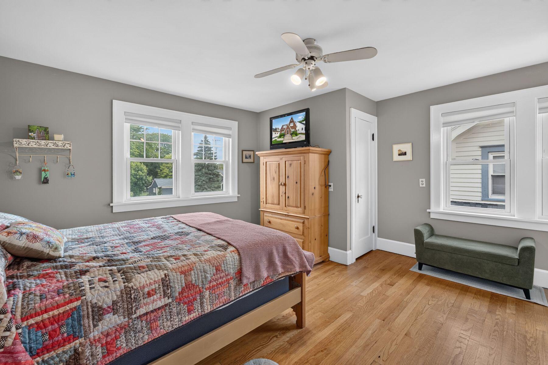 933 Lathrop Ave