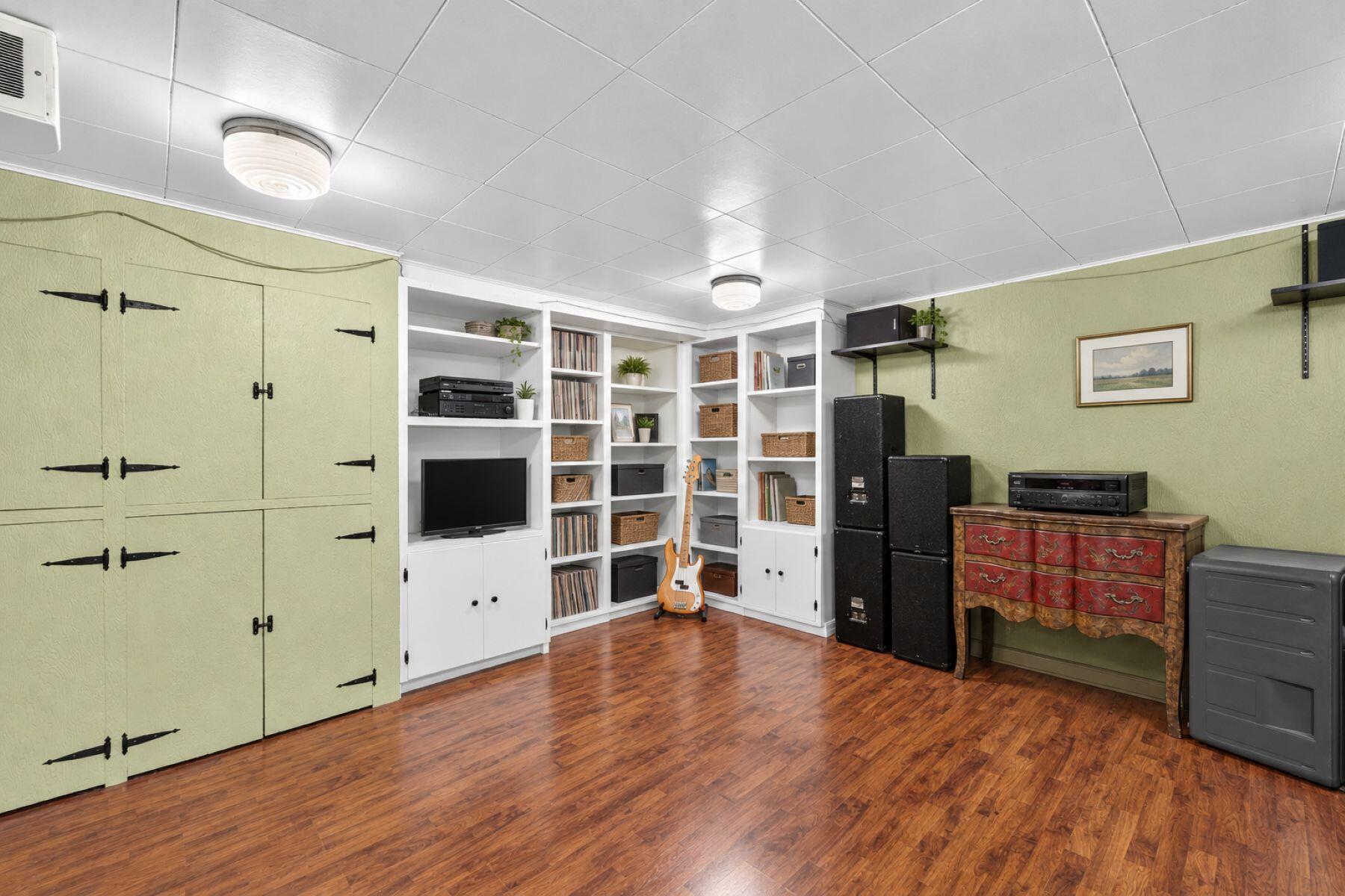 933 Lathrop Ave