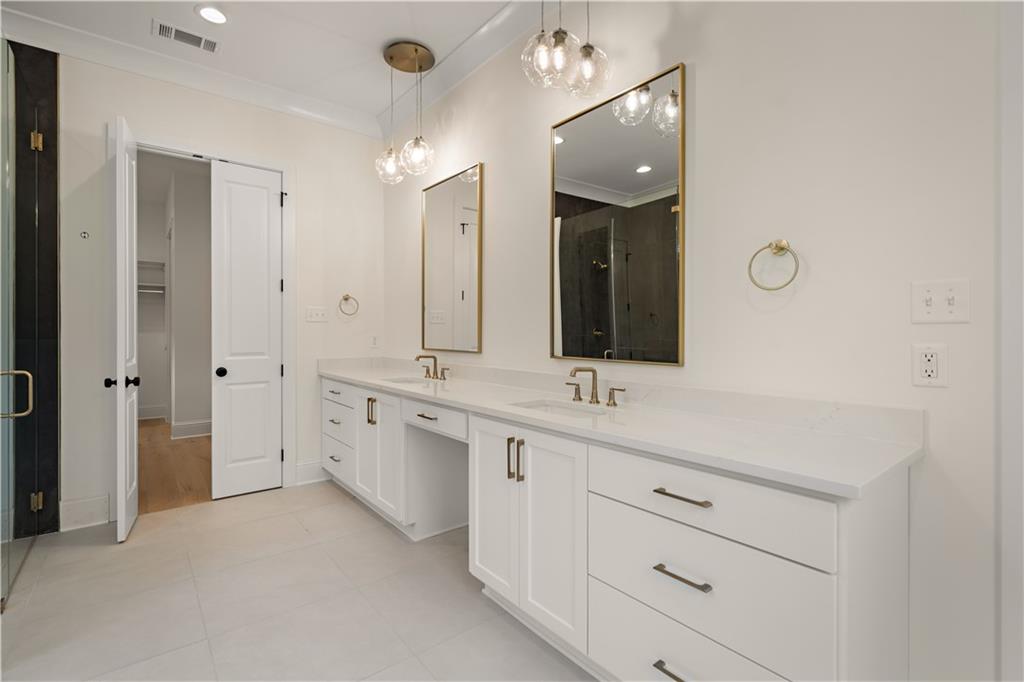 208 CHATEAU PAPILLION None