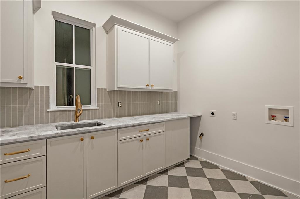 379 RUE CHARLOTTE None