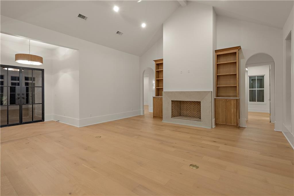 379 RUE CHARLOTTE None