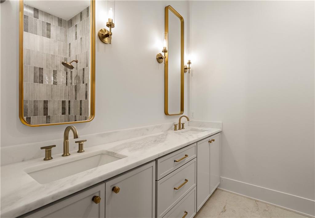 379 RUE CHARLOTTE None