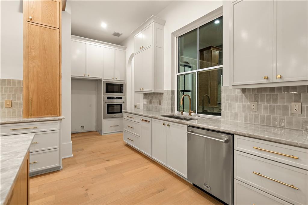 379 RUE CHARLOTTE None