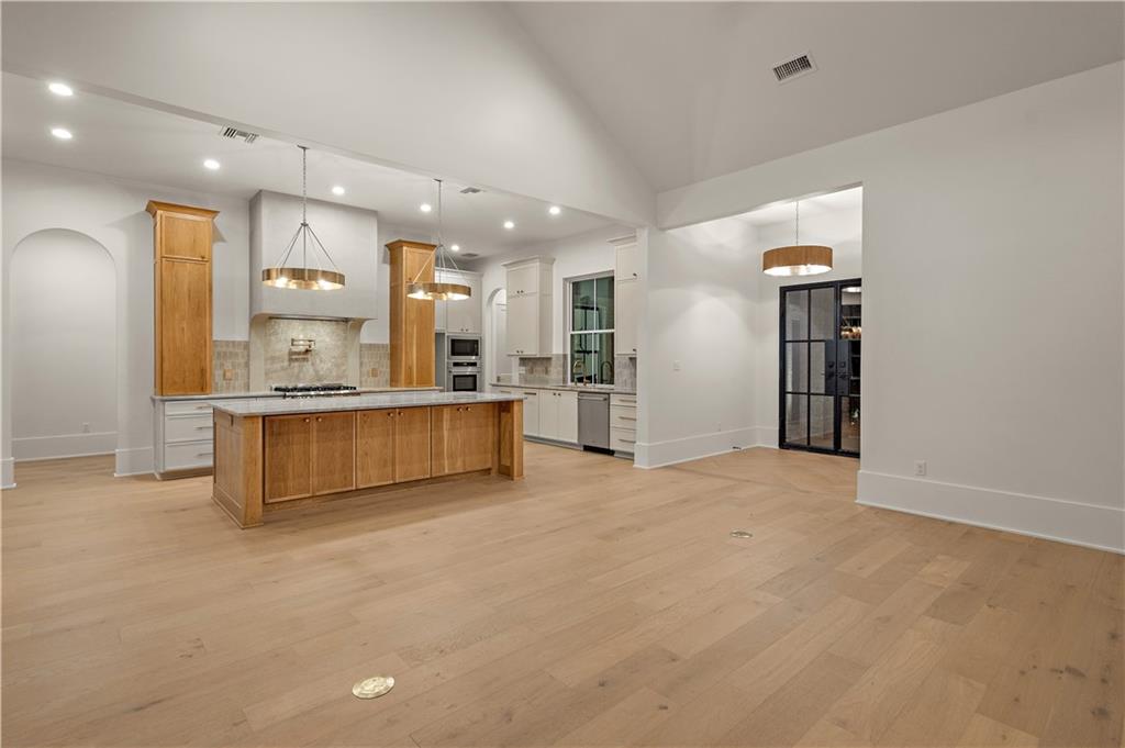 379 RUE CHARLOTTE None