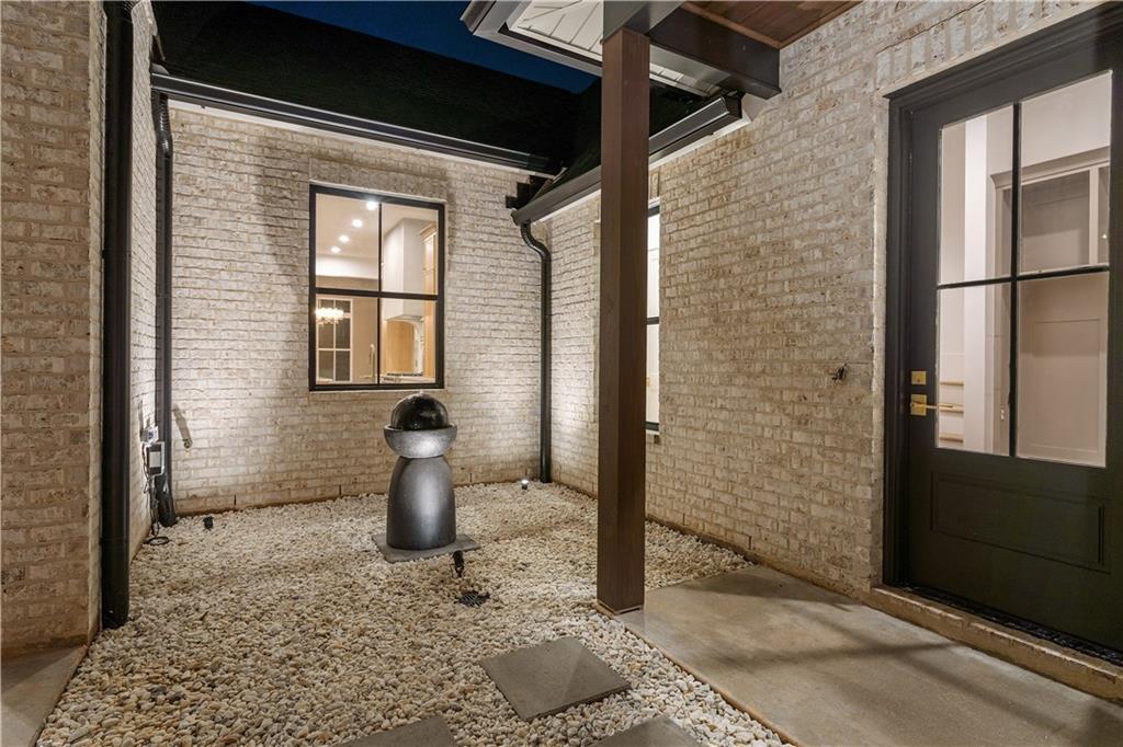 379 RUE CHARLOTTE None