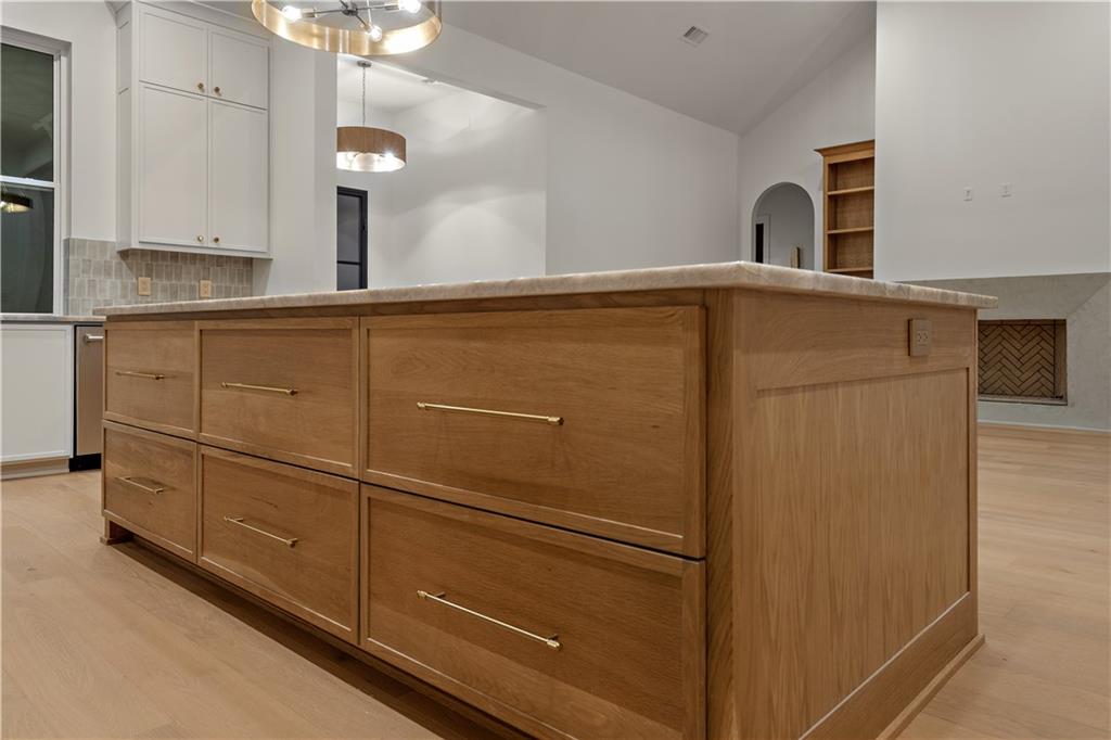 379 RUE CHARLOTTE None