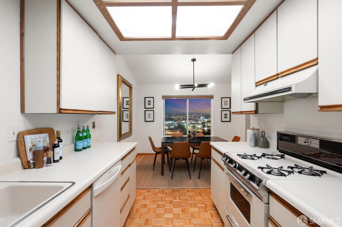200 Bayview Circle