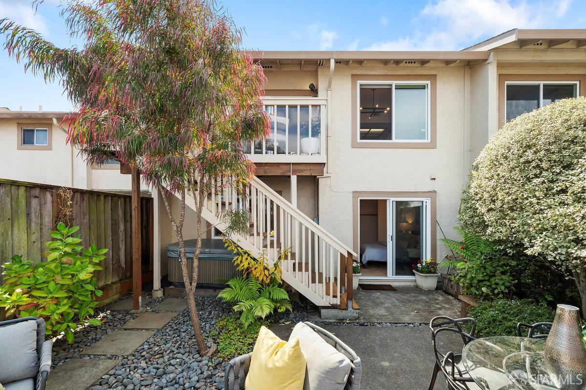 200 Bayview Circle