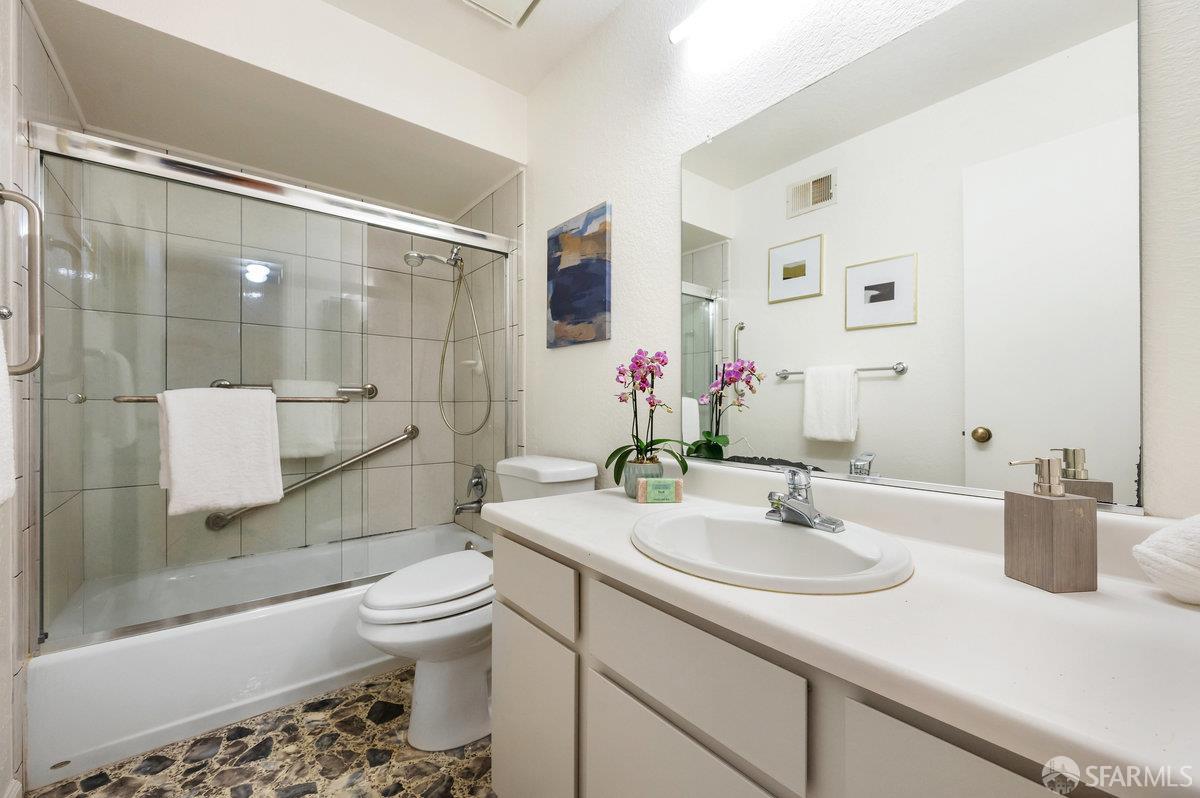 200 Bayview Circle
