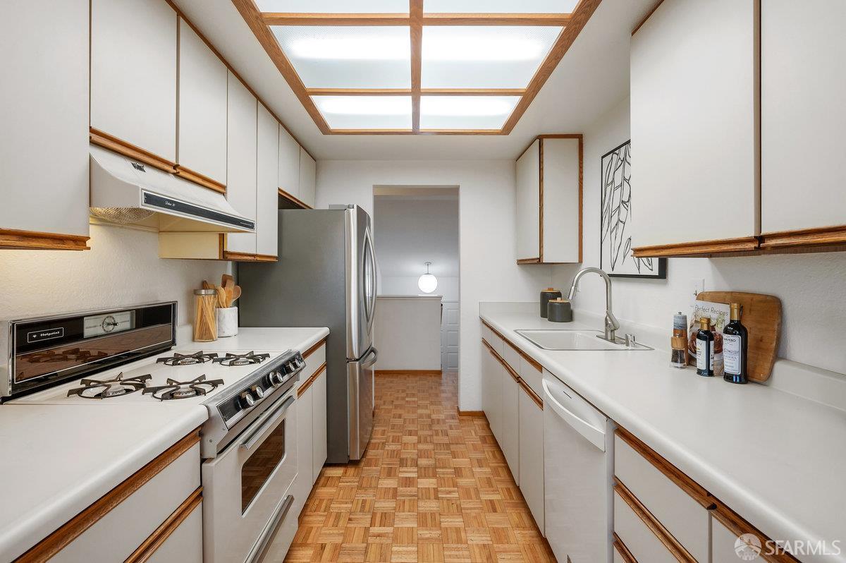 200 Bayview Circle