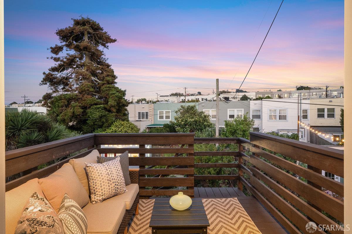 291 Capistrano Avenue