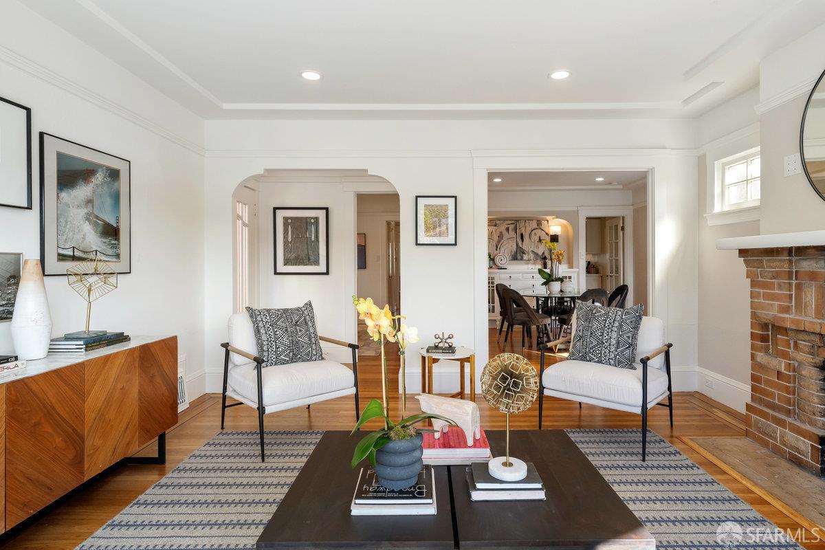 291 Capistrano Avenue