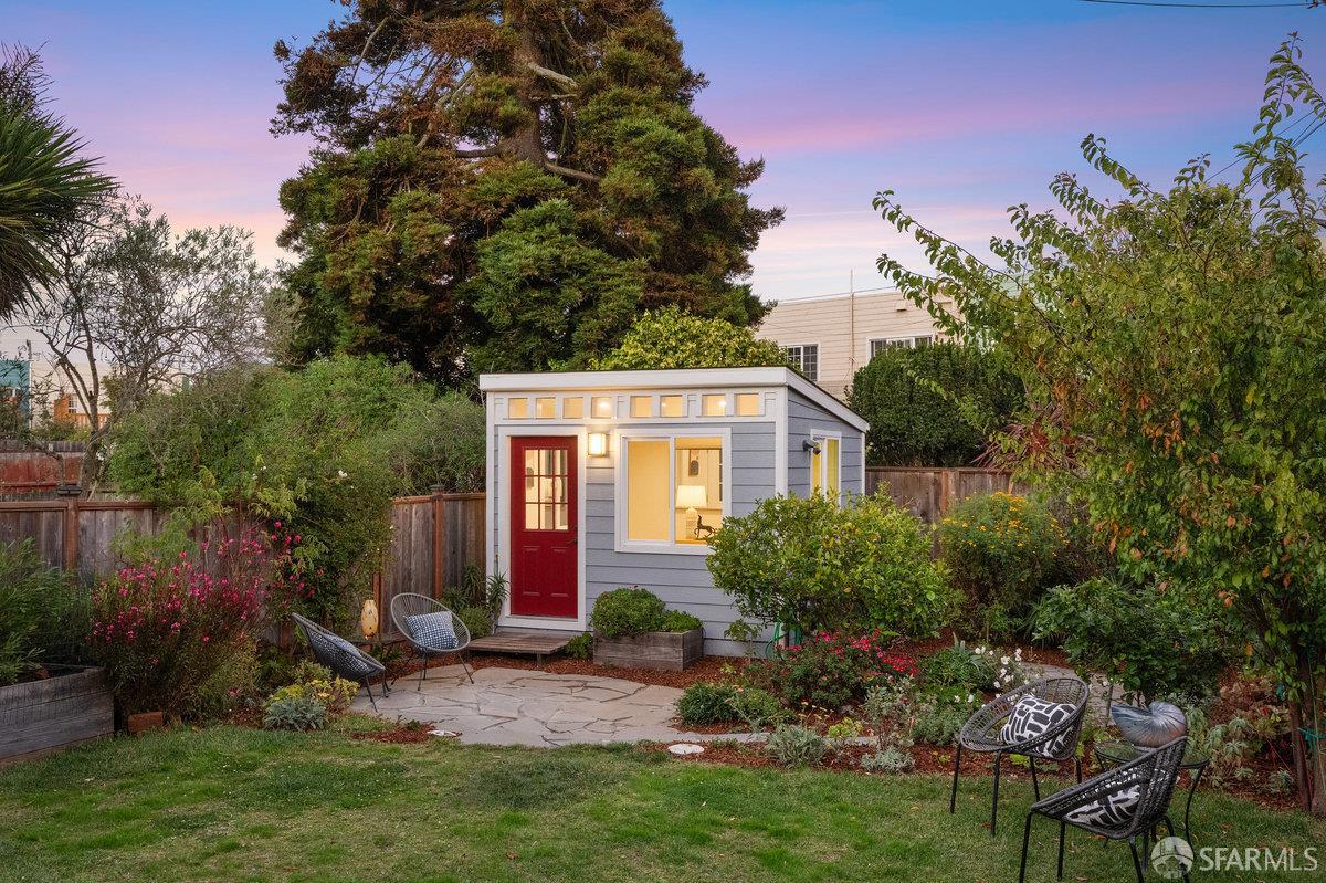 291 Capistrano Avenue