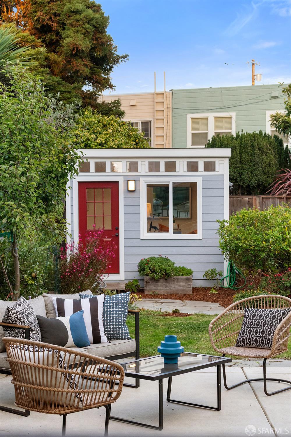 291 Capistrano Avenue