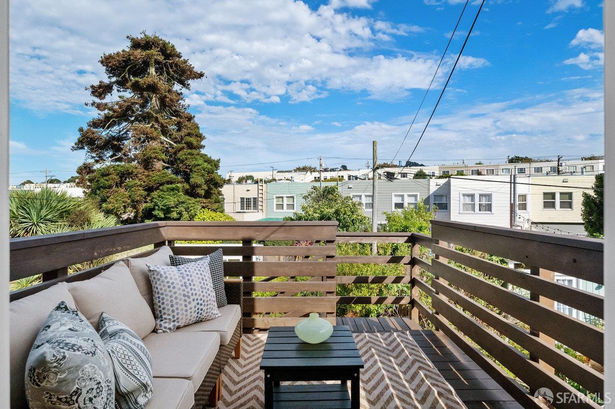 291 Capistrano Avenue