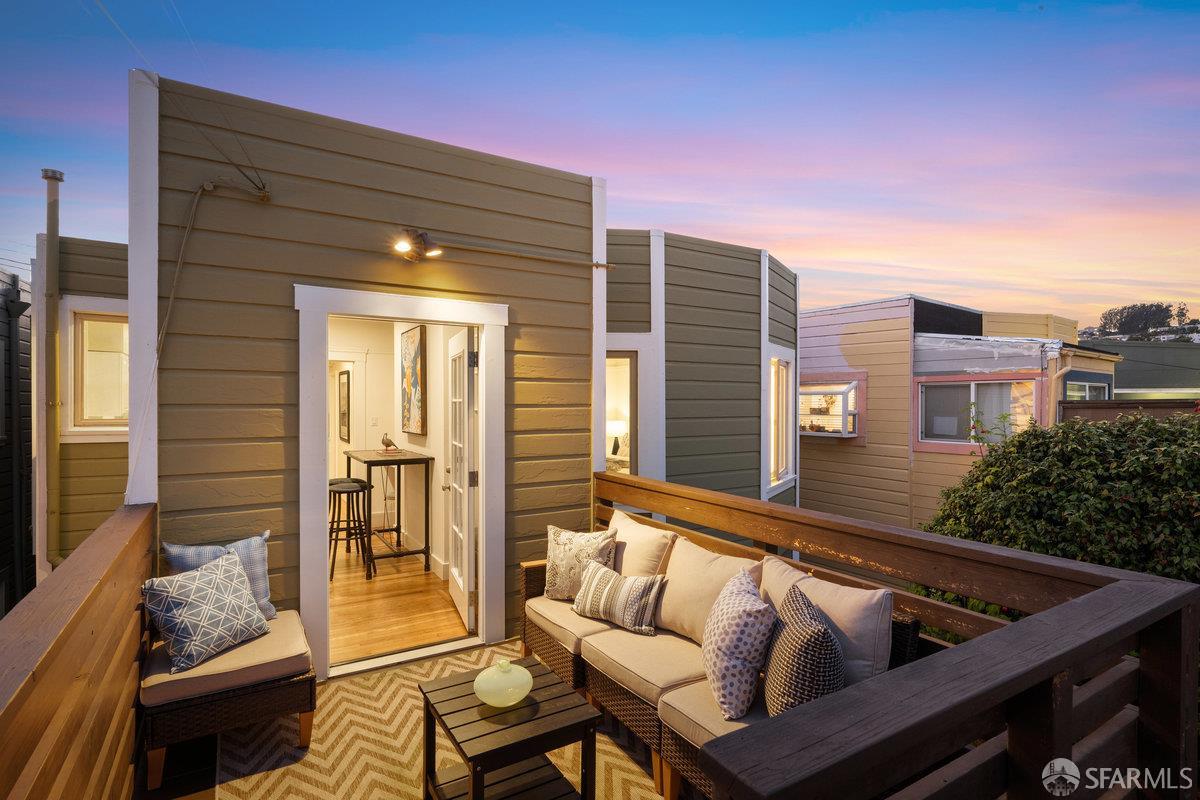 291 Capistrano Avenue