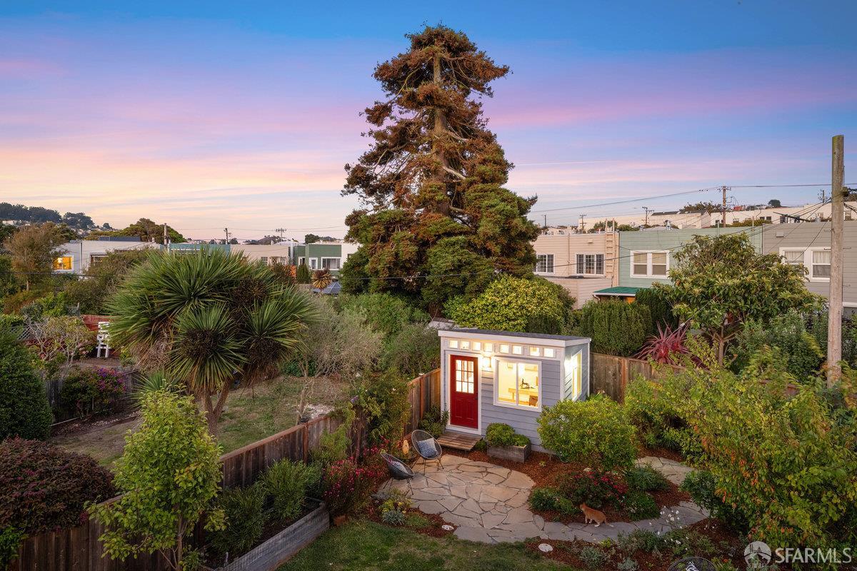 291 Capistrano Avenue