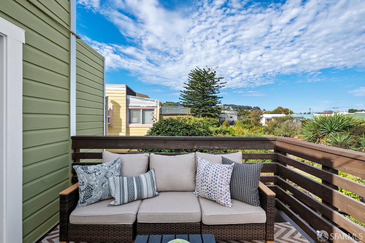 291 Capistrano Avenue