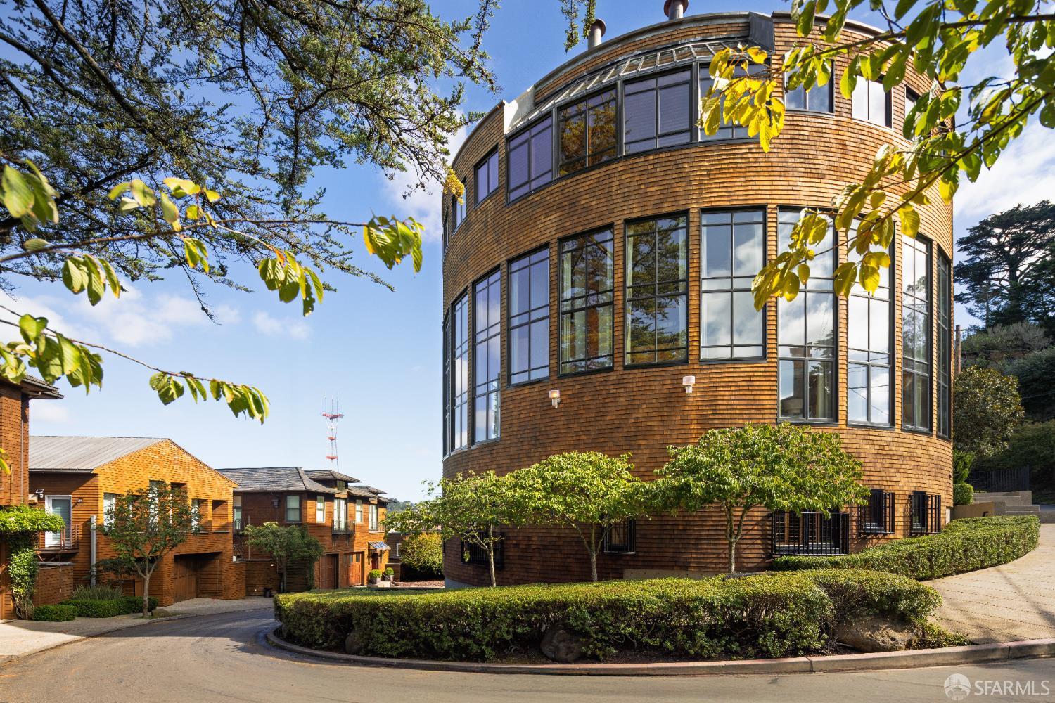 111 Edgehill Way