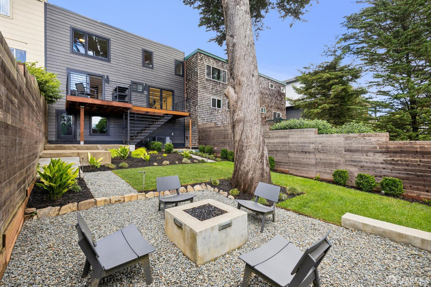 885 Duncan Street
