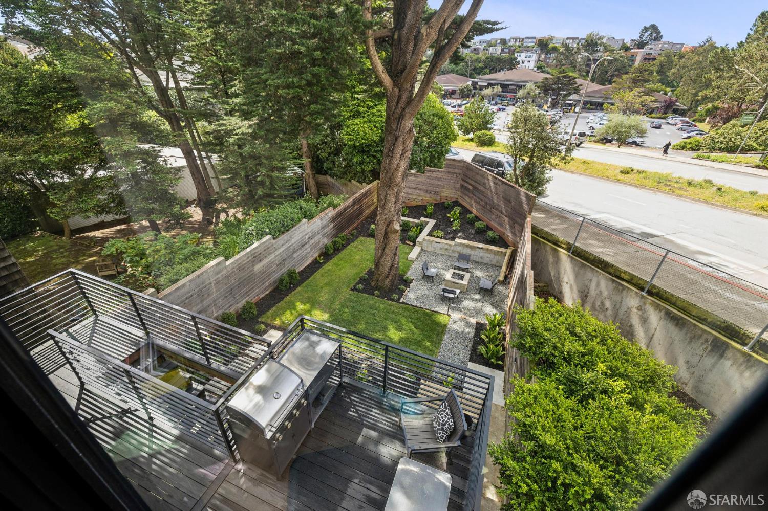 885 Duncan Street