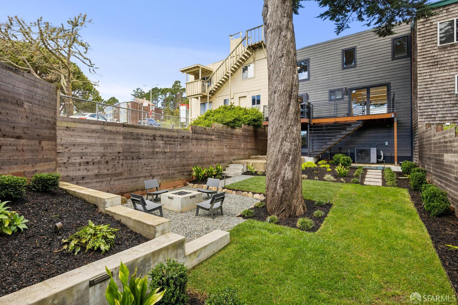 885 Duncan Street