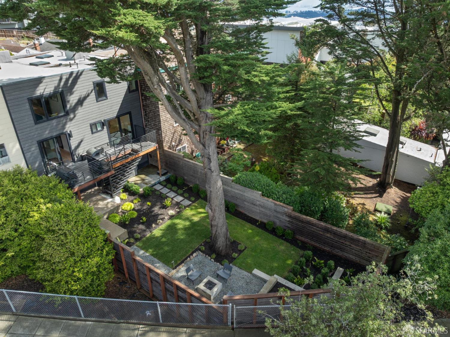885 Duncan Street