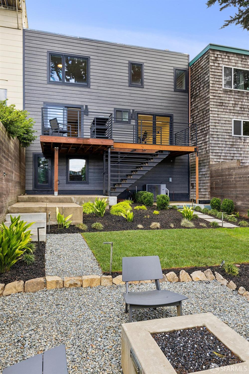 885 Duncan Street
