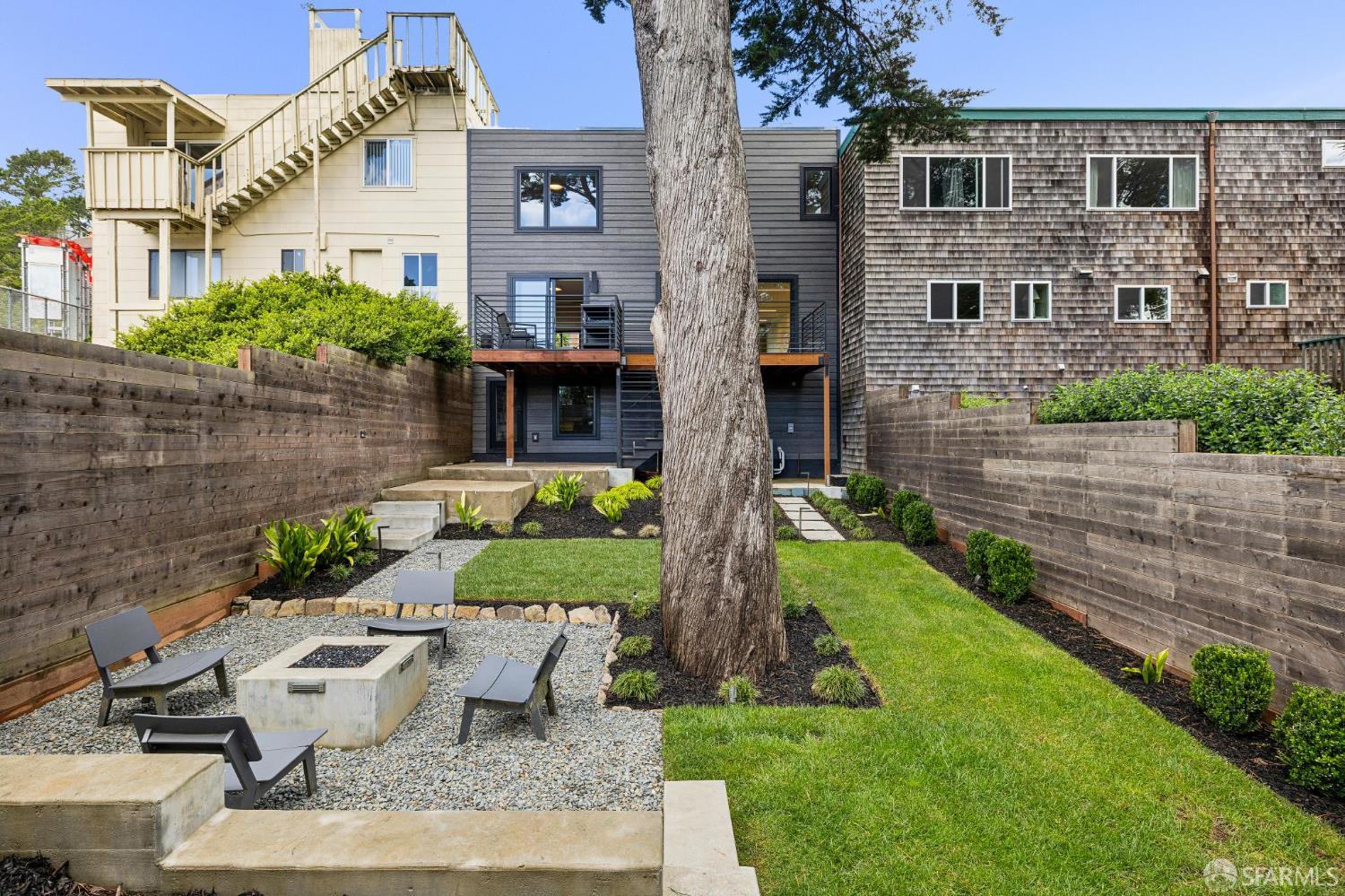 885 Duncan Street
