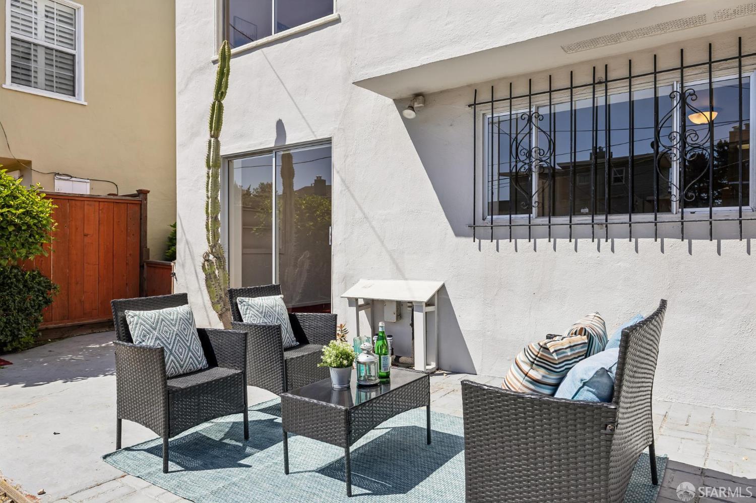 1525 Eucalyptus Drive