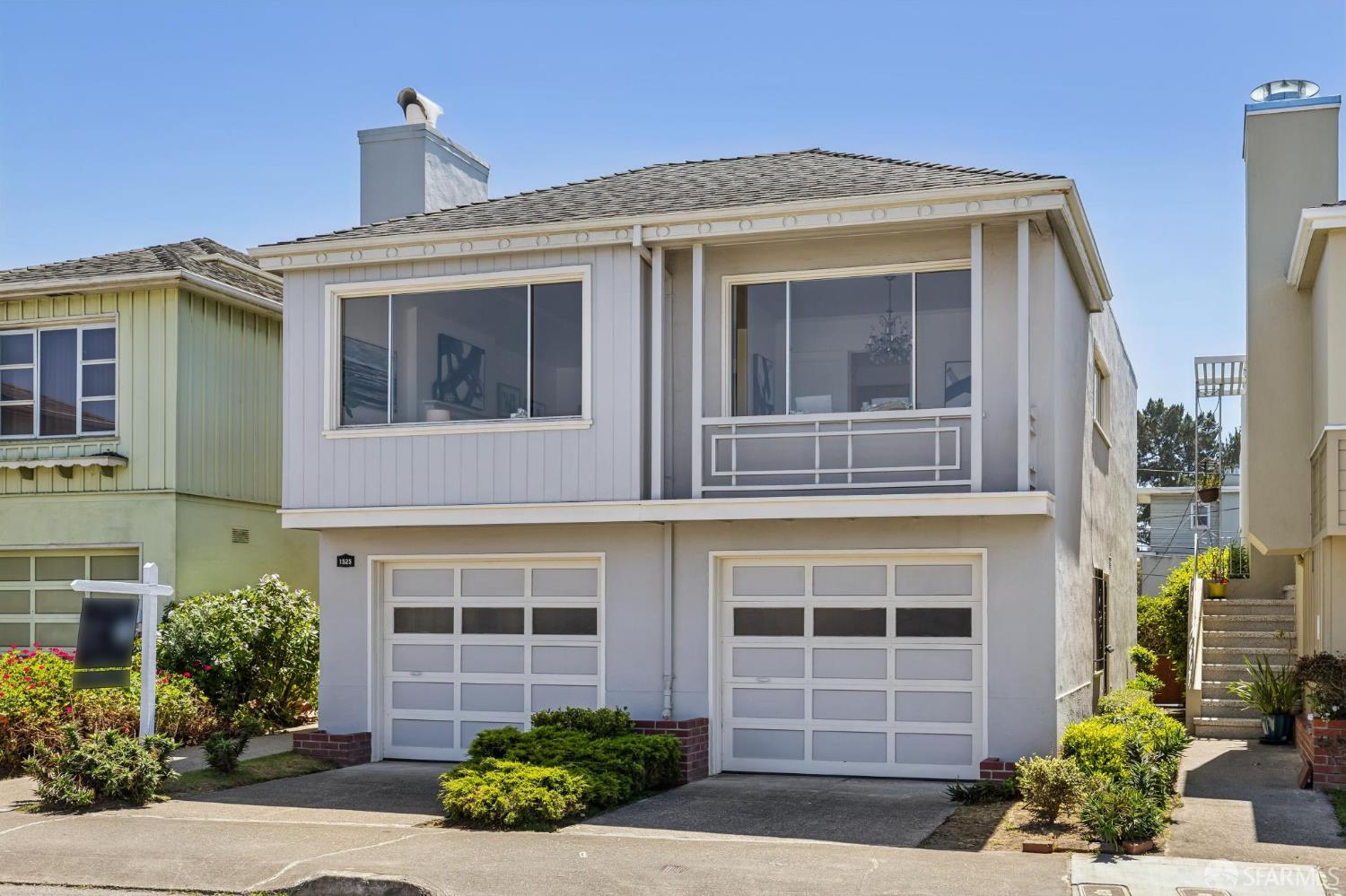 1525 Eucalyptus Drive